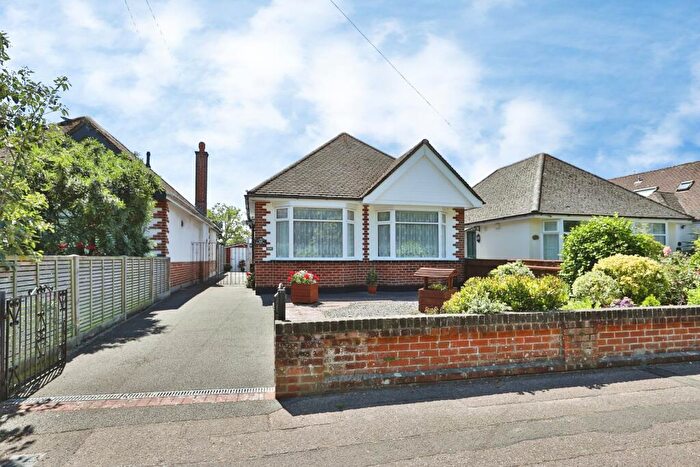 2 Bedroom Bungalow For Sale In Muscliffe Lane, Muscliff, Bournemouth, Dorset, BH9