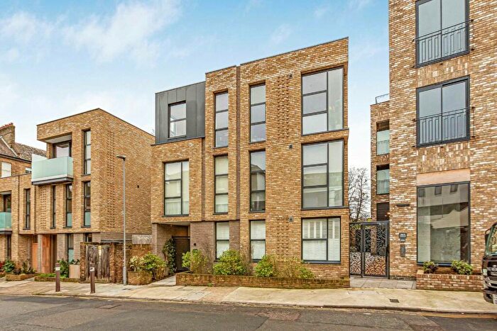 2 Bedroom Flat For Sale In St. Andrew's Road, Surbiton, KT6