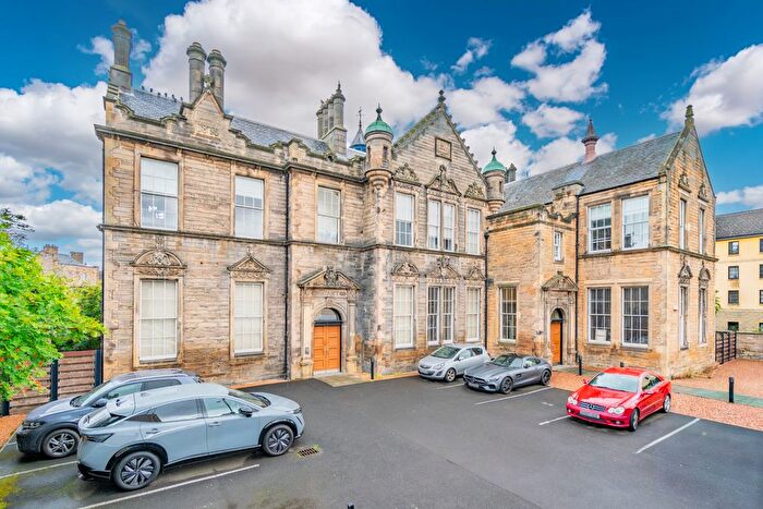 3 Bedroom Maisonette For Sale In / Davie Street, Newington, Edinburgh, EH8