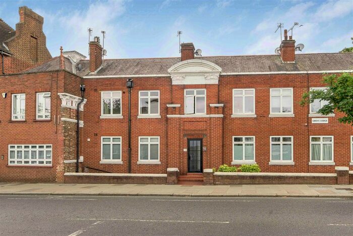 2 Bedroom Flat To Rent In Cross Deep, Twickenham, TW1