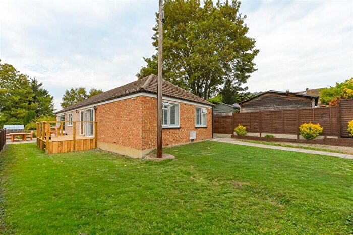 2 Bedroom Detached Bungalow For Sale In Bell Lane, Burham, ME1