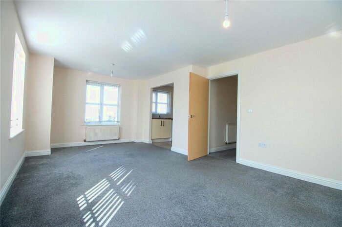 2 Bedroom Flat To Rent In Lathom Court, Knowsley Lane, Huyton, L36