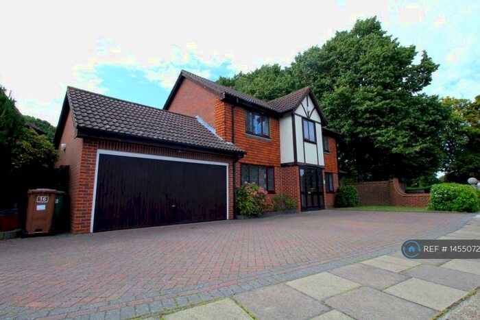 4 Bedroom Detached House To Rent In Heathview Drive, London, SE2