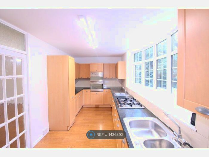 3 Bedroom Terraced House To Rent In Kersal Crag, Salford, M7