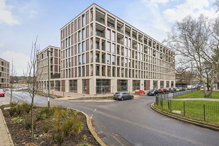 1 Bedroom Flat To Rent In Woking, Surrey, GU22