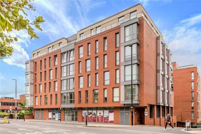 2 Bedroom Flat To Rent In High Street, Brentford, TW8