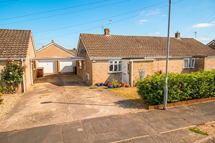 3 Bedroom Semi-Detached Bungalow For Sale In Ash Close, Wymondham, NR18