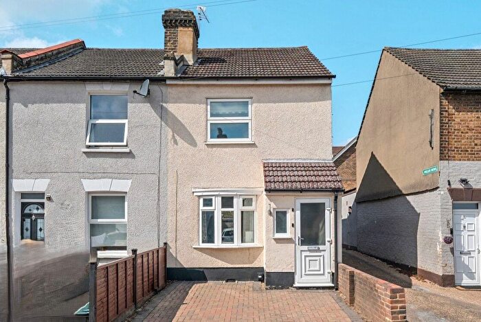 2 Bedroom End Terrace House For Sale In Napier Road, Bromley, BR2