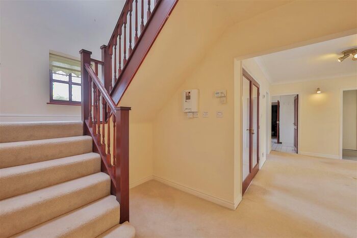 4 Bedroom Detached House For Sale In Temple Garth, Copmanthorpe, York, North Yorkshire, YO23