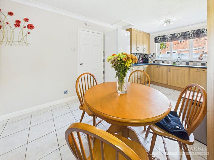 4 Bedroom Detached House For Sale In Beaconsfield Way, Frome, BA11