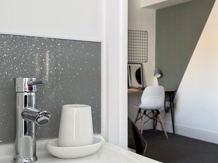 6 Bedroom Flat To Rent In Monks Road, Lincoln, LN2