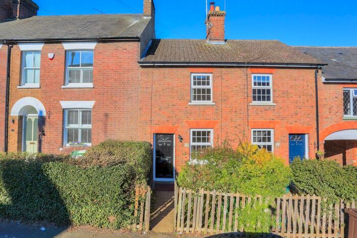 2 Bedroom Property To Rent In Cravells Road, Harpenden, Hertfordshire, AL5