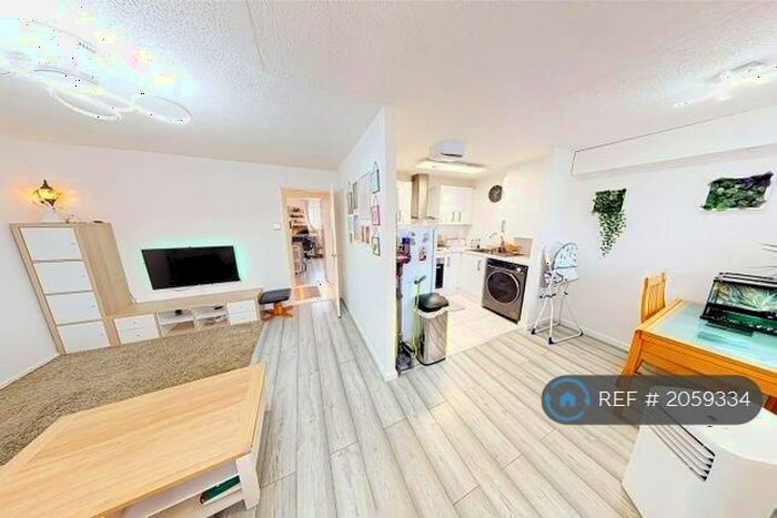 2 Bedroom Flat To Rent In Rochdale Road, Manchester, M9