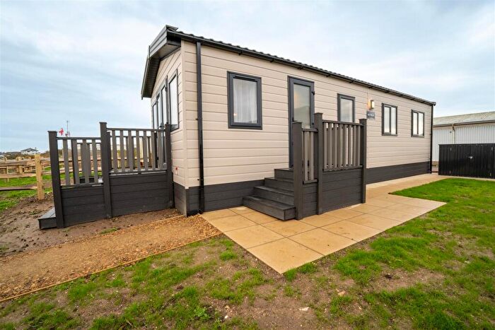 2 Bedroom Property To Rent In Ferry Road, Littlehampton, BN17