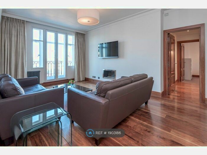 2 Bedroom Flat To Rent In Portland Place, London, W1B