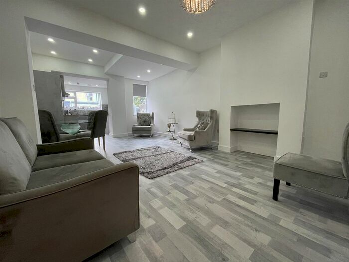 3 Bedroom Terraced House To Rent In Cyfarthfa Street, Cardiff, CF24