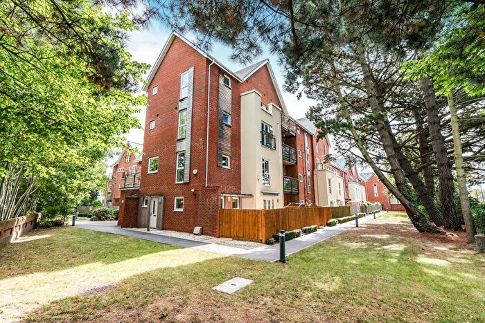 2 Bedroom Flat To Rent In Archers Road, Southampton, SO15