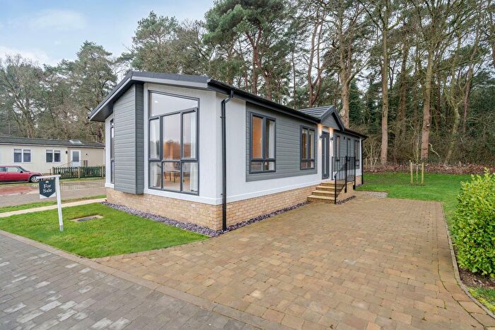 2 Bedroom Mobile/park Home For Sale In Great Hockham, Near Thetford, Norfolk, IP24