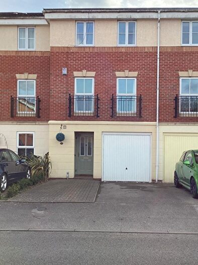 3 Bedroom House To Rent In Viaduct Close, Rugby, CV21