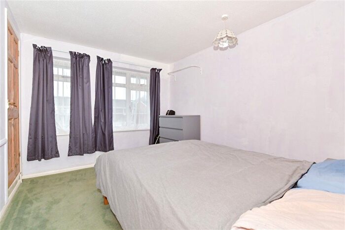 2 Bedroom End Of Terrace House For Sale In Sovereigns Way, Marden, Kent, TN12