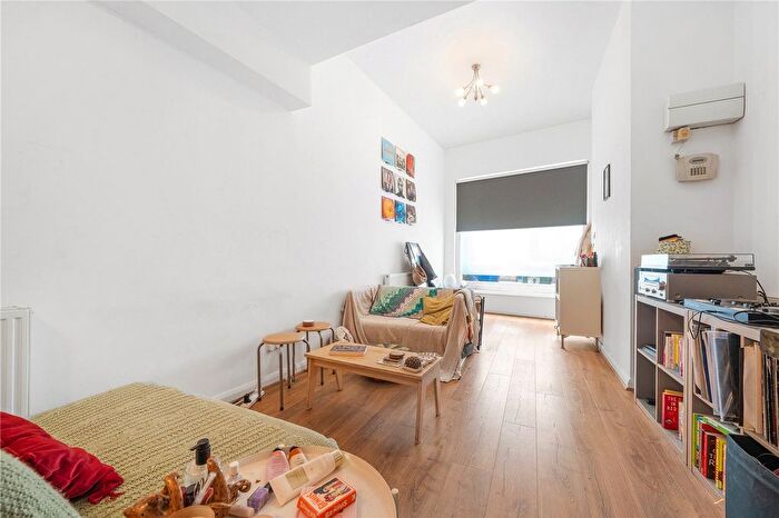 1 Bedroom Flat To Rent In Bellenden Road, Peckham Rye, London, SE15