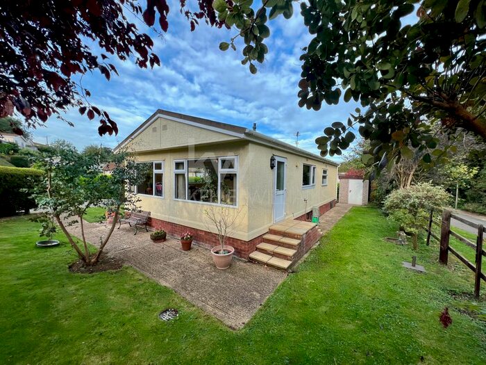 2 Bedroom Detached House For Sale In Glen Avenue, Blisworth, Northampton, NN7