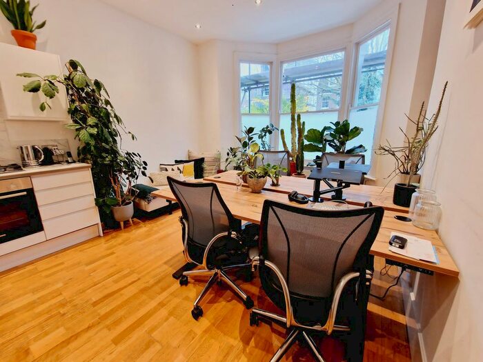 2 Bedroom Flat To Rent In Hartham Road, London, N7