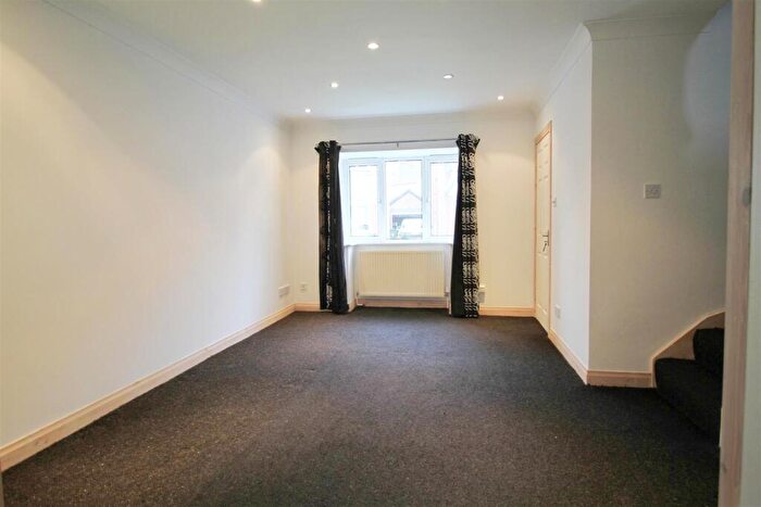 4 Bedroom Semi-Detached House To Rent In Richards Close, Audenshaw, Manchester, M34