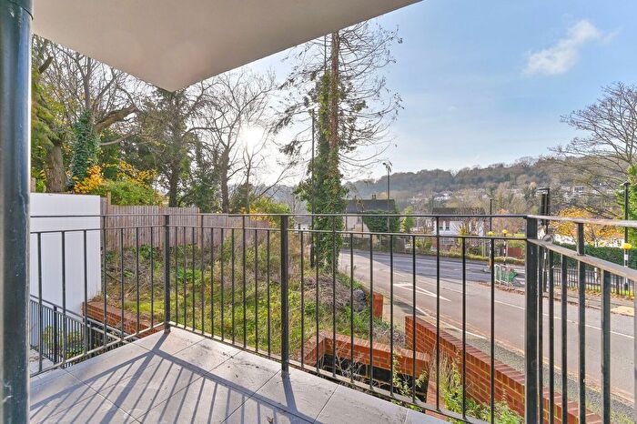 3 Bedroom Flat To Rent In St James Road, Croydon, Purley, CR8