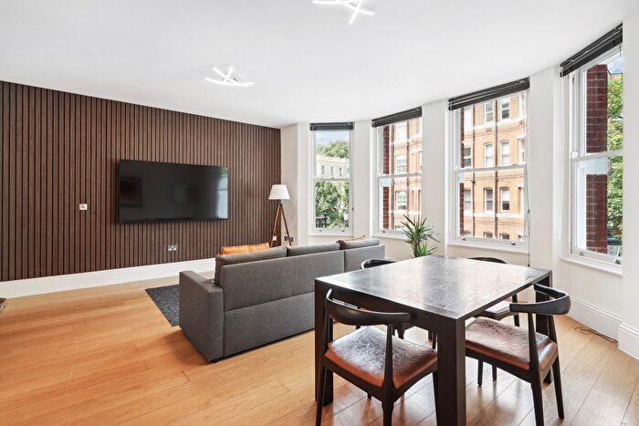3 Bedroom Flat To Rent In Nevern Square, Earls Court, SW5