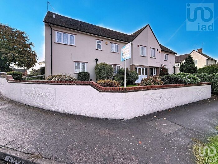 4 Bedroom Semi-detached House For Sale In Hyde Mead, Waltham Abbey, EN9