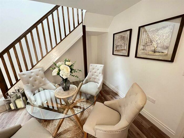 3 Bedroom End Of Terrace House For Sale In Barnston, Wirral, CH61