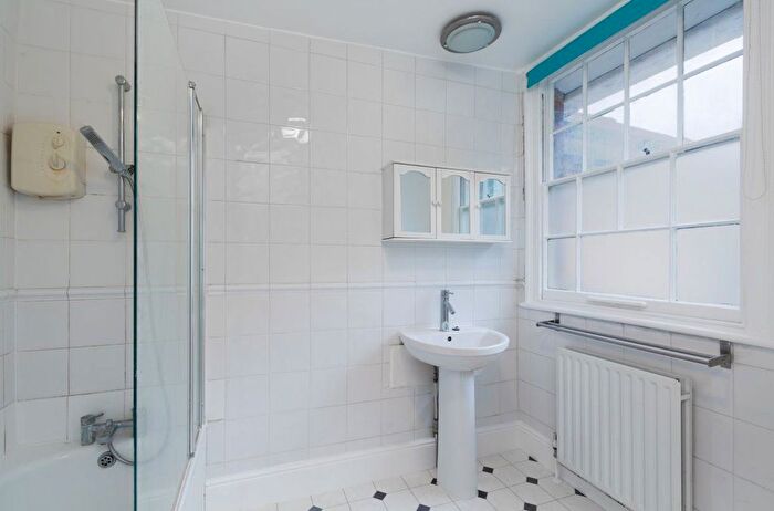 3 Bedroom Flat To Rent In London Road, Riverhead, TN13