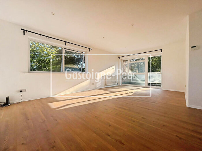 2 Bedroom Flat To Rent In Jolive Court, Guildford, GU1