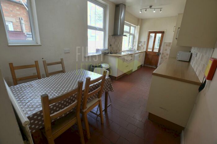 5 Bedroom Terraced House To Rent In Howard Road, Leicester, LE2