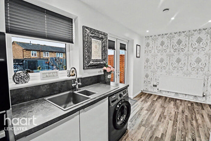 3 Bedroom Semi Detached House For Sale In Saxondale Road, Wigston, LE18