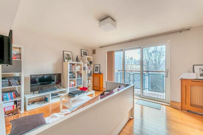 2 Bedroom Flat To Rent In Addison Road, Holland Park, London, W14