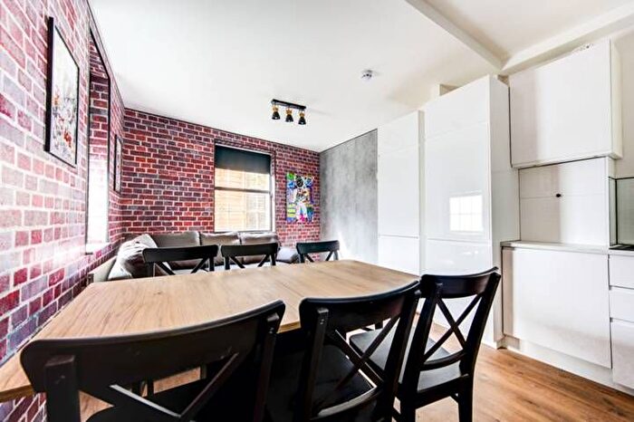 6 Bedroom Flat To Rent In Tamworth Street, London, SW6