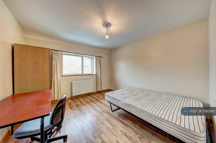 6 Bedroom End Of Terrace House To Rent In Addison Gardens, Kingston Upon Thames, KT5