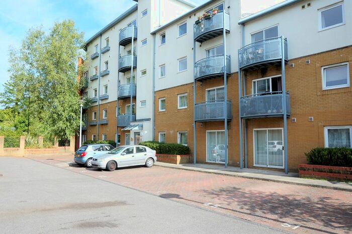 1 Bedroom Flat To Rent In Trafalgar Gardens, Crawley, RH10