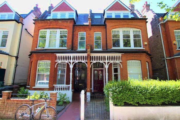 Studio To Rent In Kings Avenue, London, N10