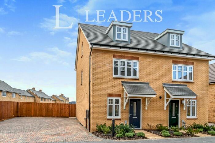 4 Bedroom Town House To Rent In Willowsway Road, Bedford, MK42