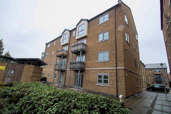 2 Bedroom Flat To Rent In Rotary Way, Colchester, CO3
