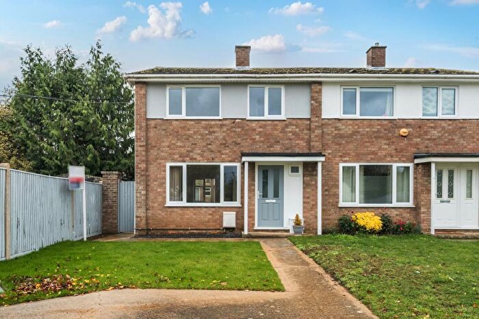 3 Bedroom Semi Detached House For Sale In Bletchingdon, Oxfordshire, OX5