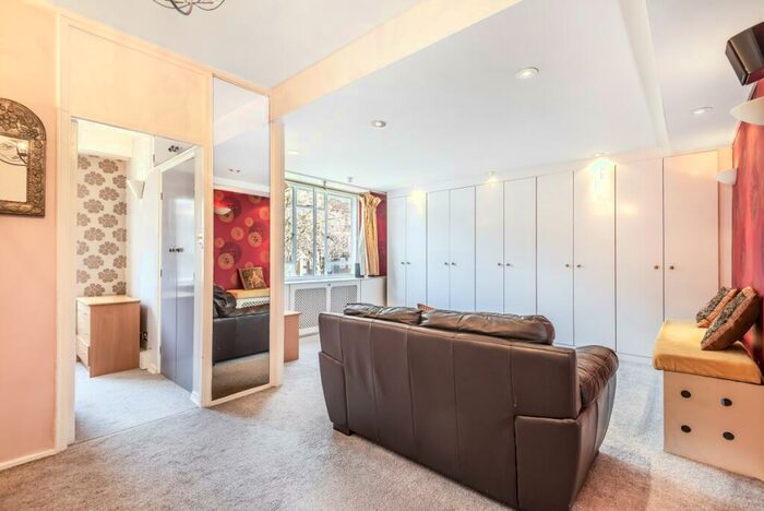2 Bedroom Apartment To Rent In Charlbert Street London, NW8