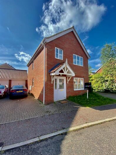4 Bedroom Detached House To Rent In Swallow Tail Close, Norwich, NR5