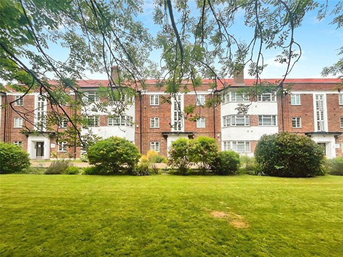 2 Bedroom Flat To Rent In Great West Road, Hounslow, TW5