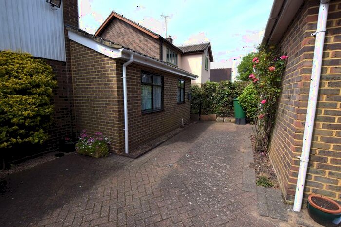 1 Bedroom Flat To Rent In Ashford Road, Bearsted, Maidstone, ME14