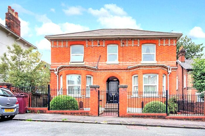 2 Bedroom Apartment For Sale In Brunswick Hill, Reading, Berkshire, RG1