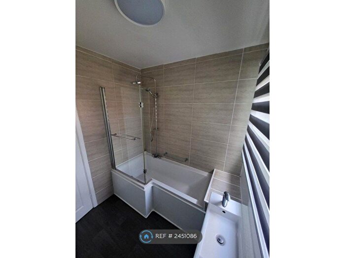 2 Bedroom Flat To Rent In Allesley Hall Drive, Coventry, CV5